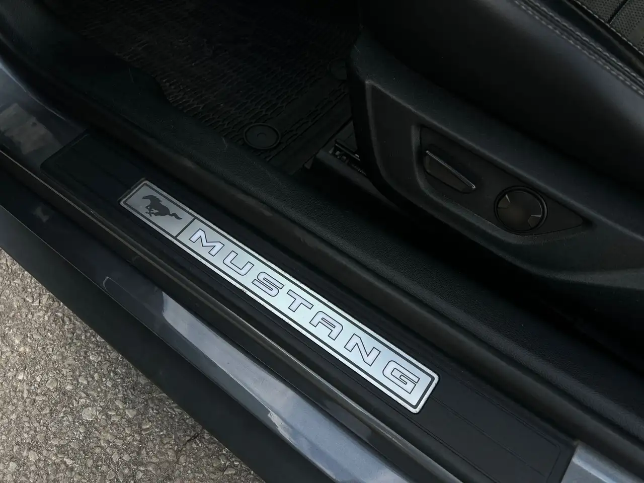 Ford Mustang - Image 13