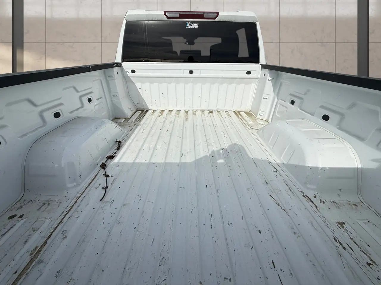 Chevrolet Silverado 1500 - Image 8