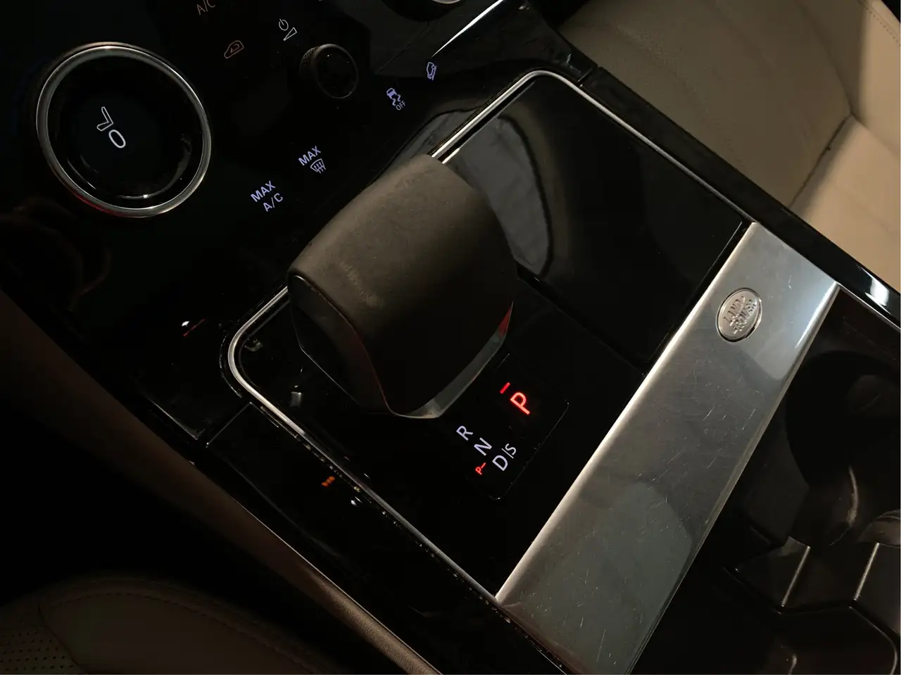 Land Rover Range Rover Velar - Image 37