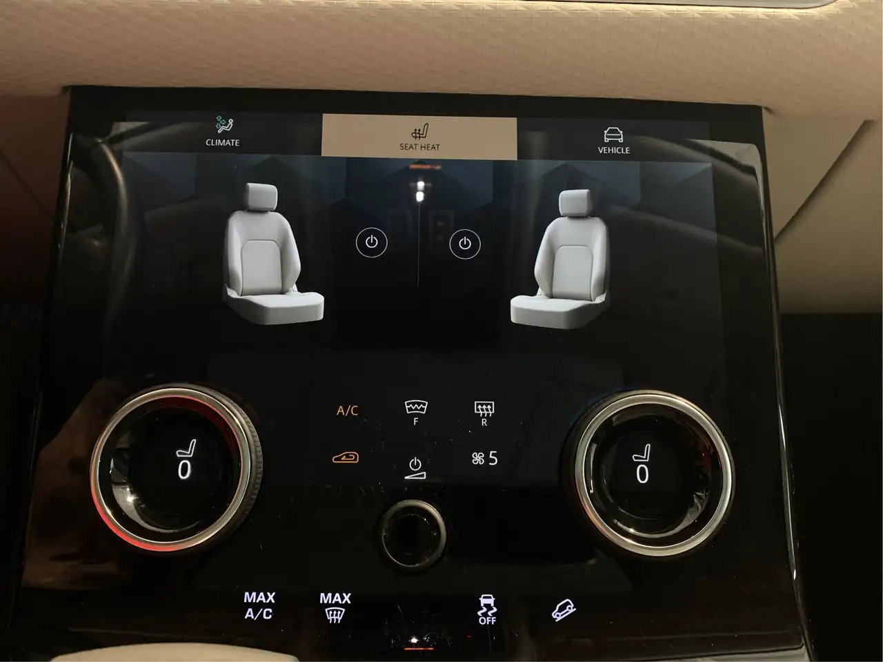 Land Rover Range Rover Velar - Image 31