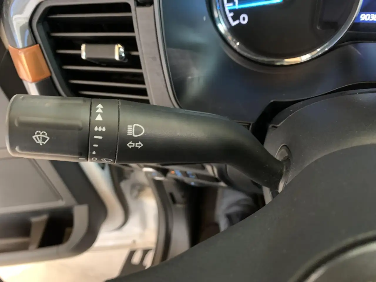 Ford F-150 - Image 32