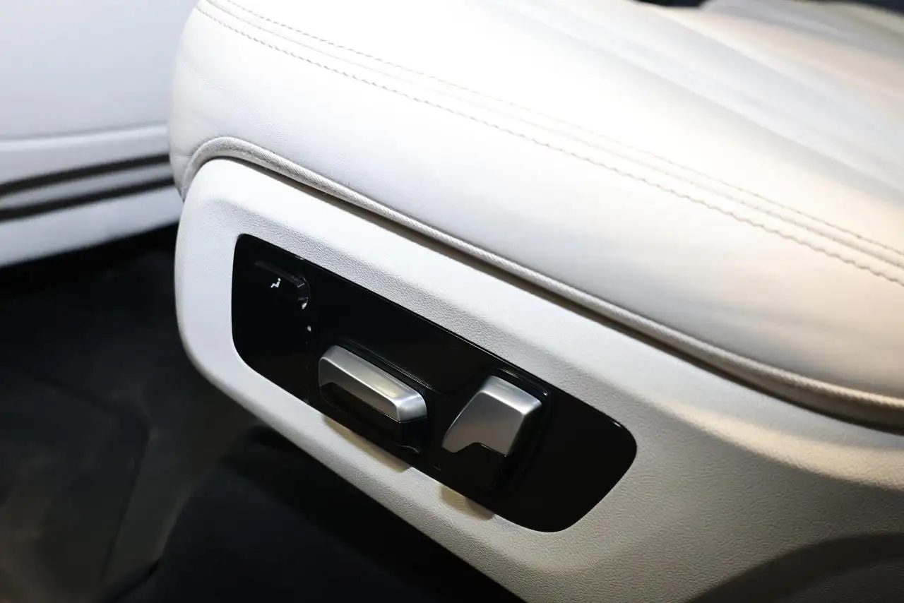 BMW X7 - Image 31