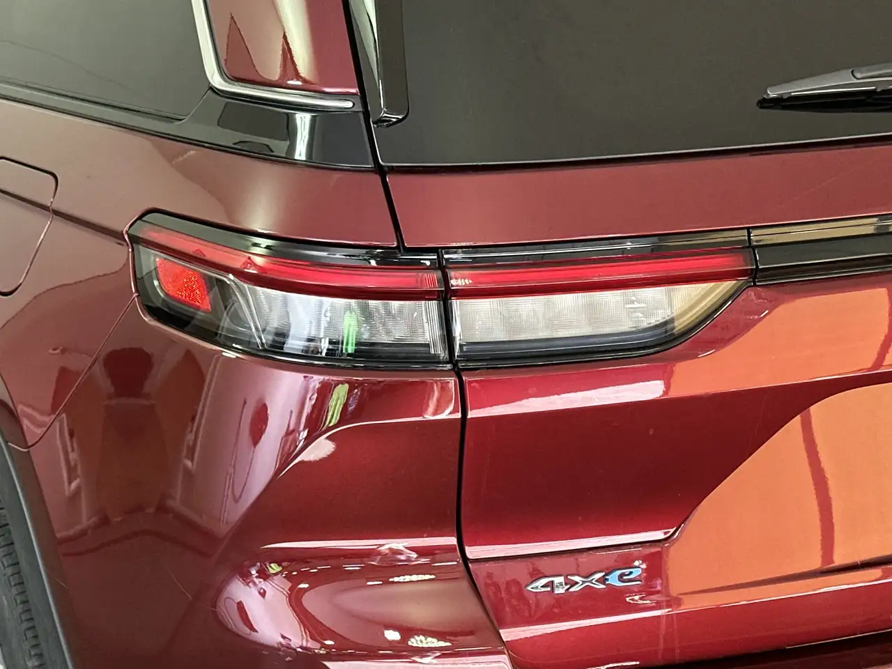 Jeep Grand Cherokee - Image 24