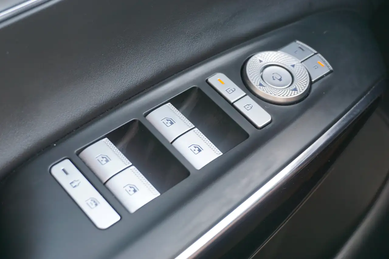 Genesis GV70 - Image 23