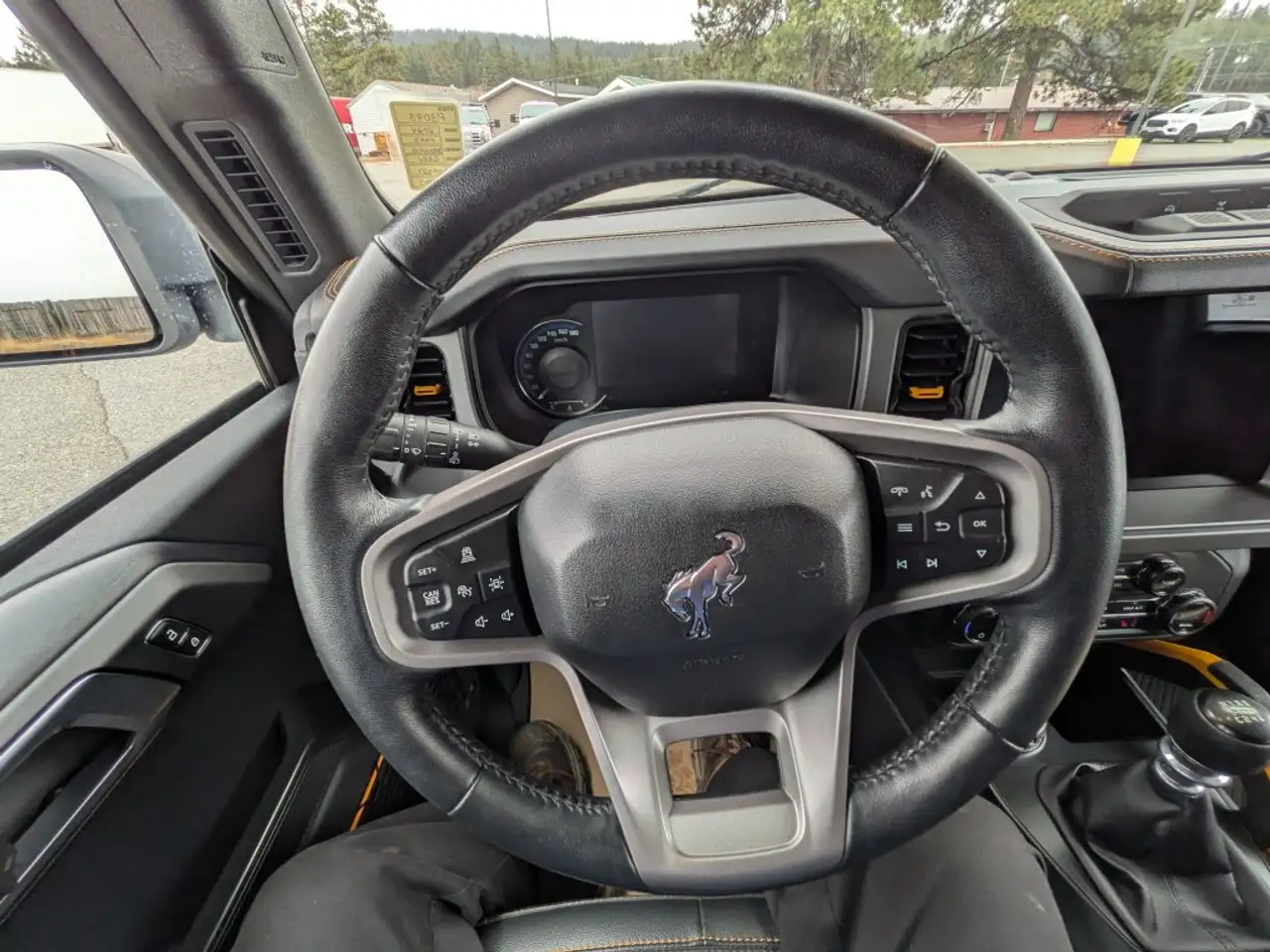 Ford Bronco - Image 17