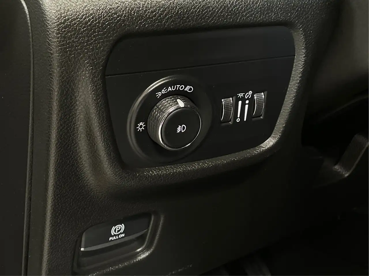 Jeep Grand Cherokee - Image 32