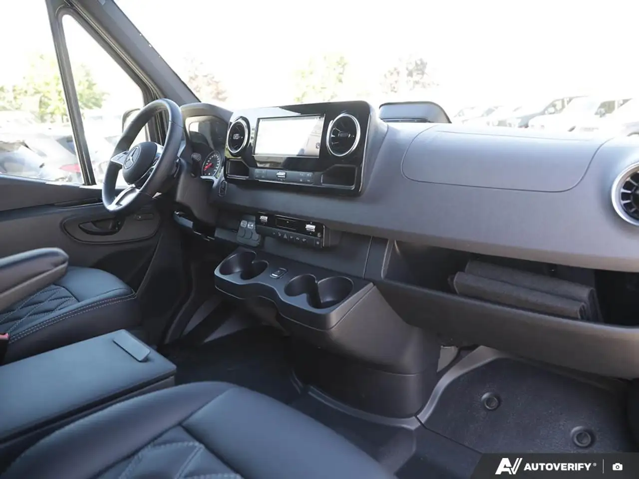 Mercedes-Benz Sprinter - Image 22