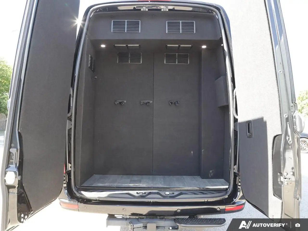 Mercedes-Benz Sprinter - Image 10