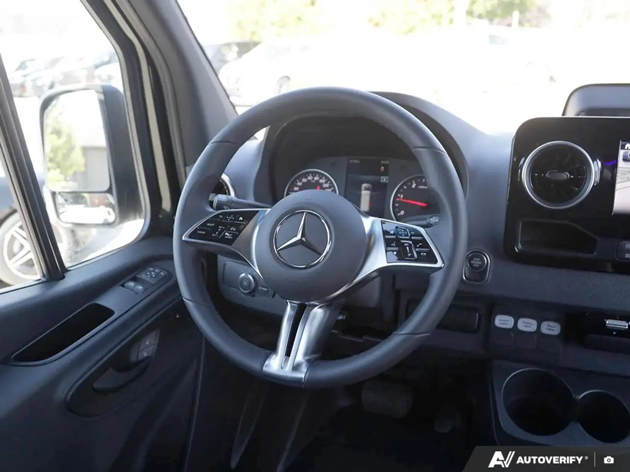 Mercedes-Benz Sprinter - Image 24