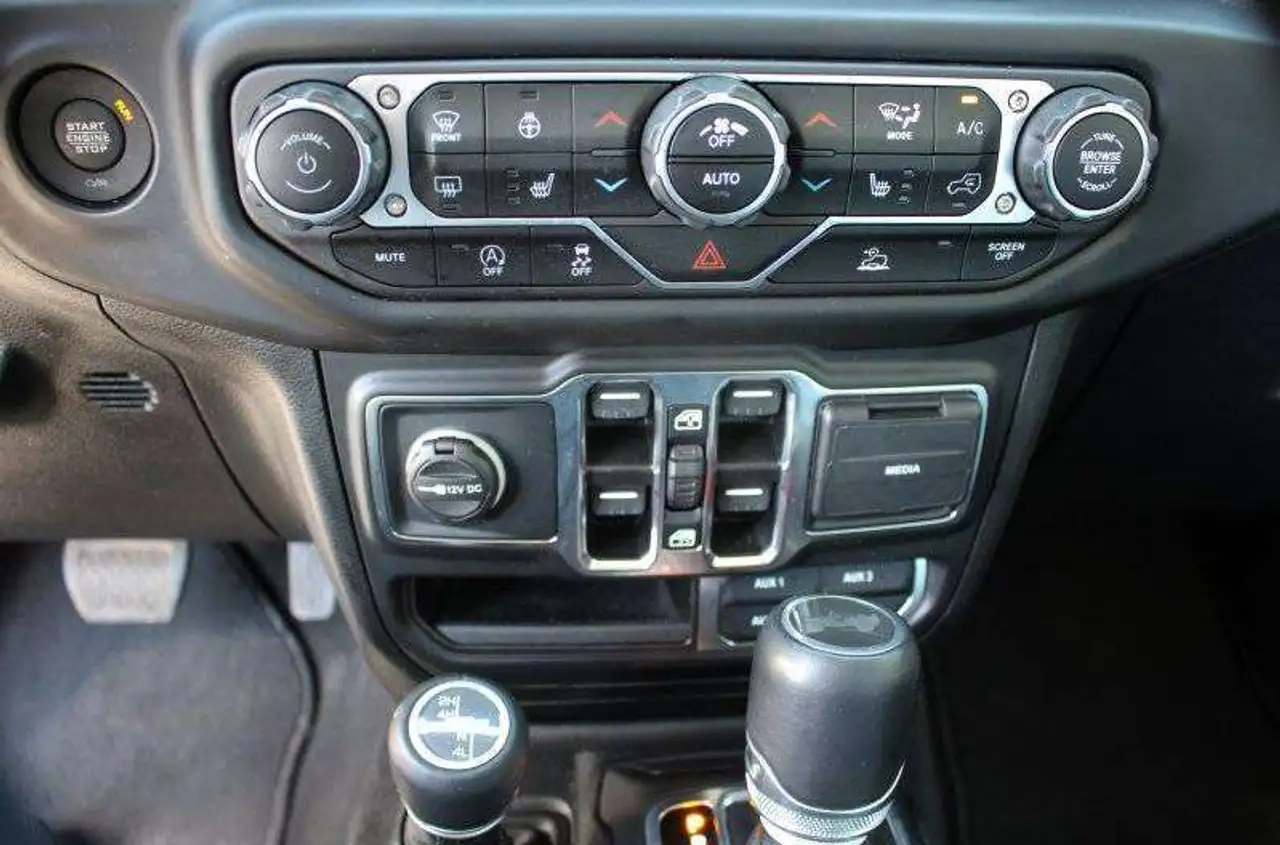 Jeep Wrangler - Image 22