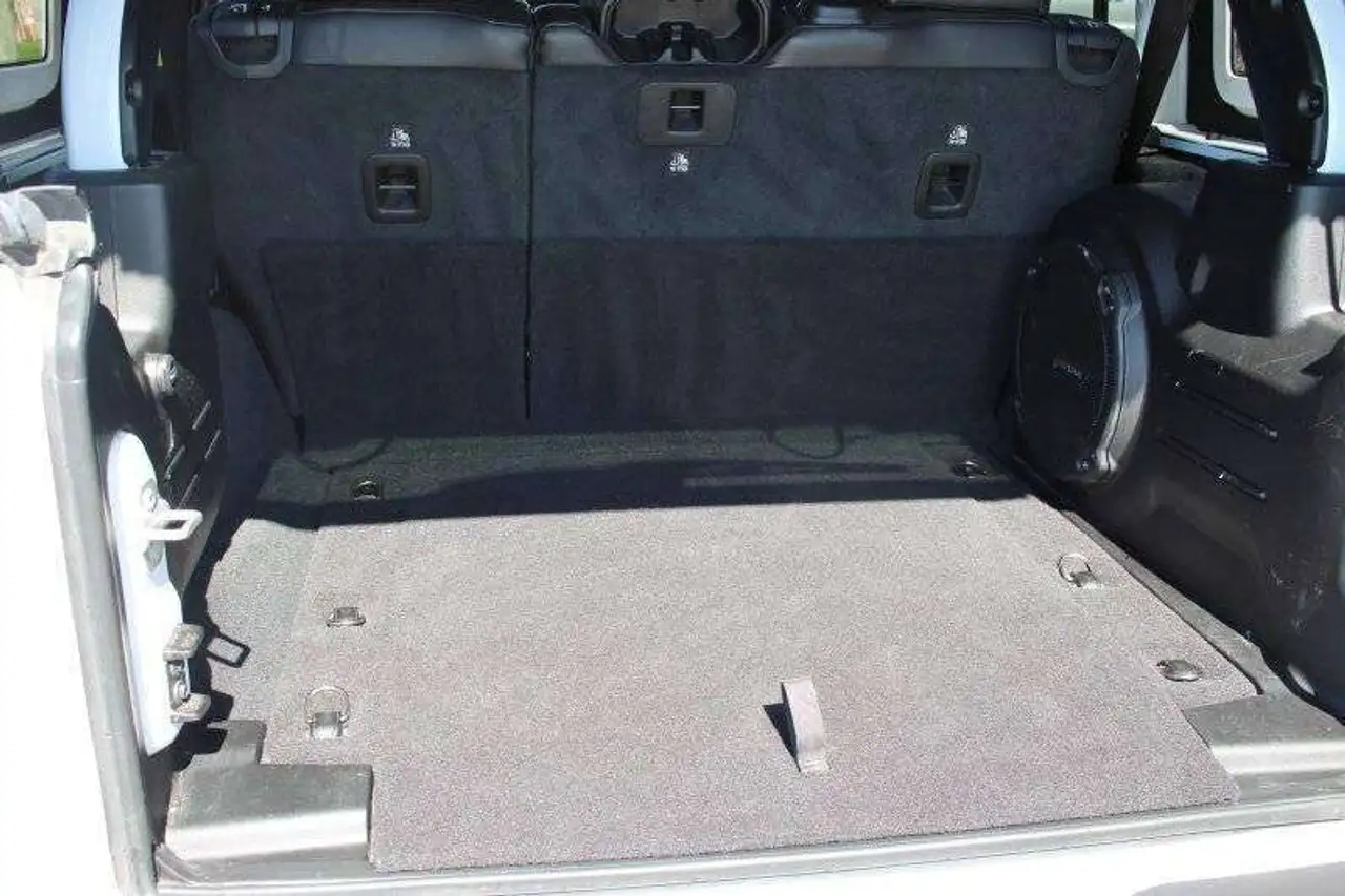 Jeep Wrangler - Image 28