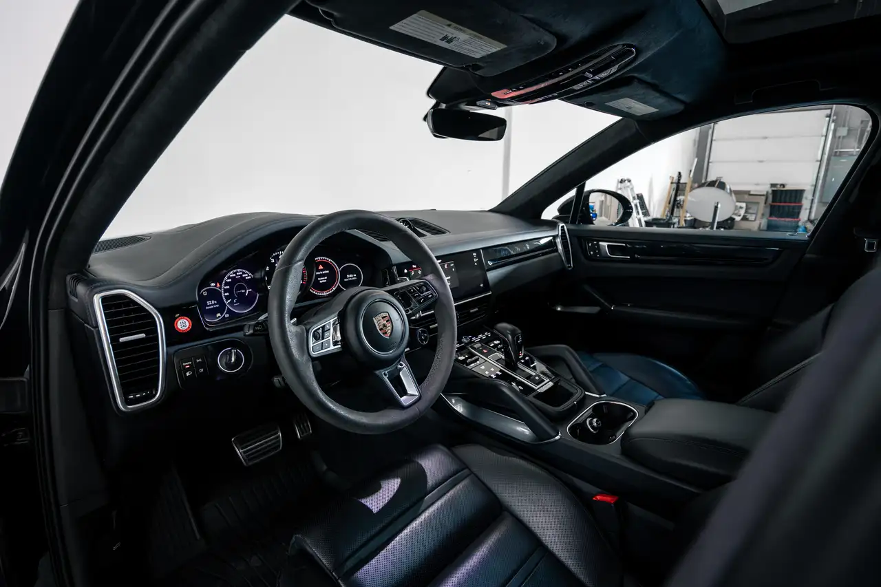 Porsche Cayenne - Image 16