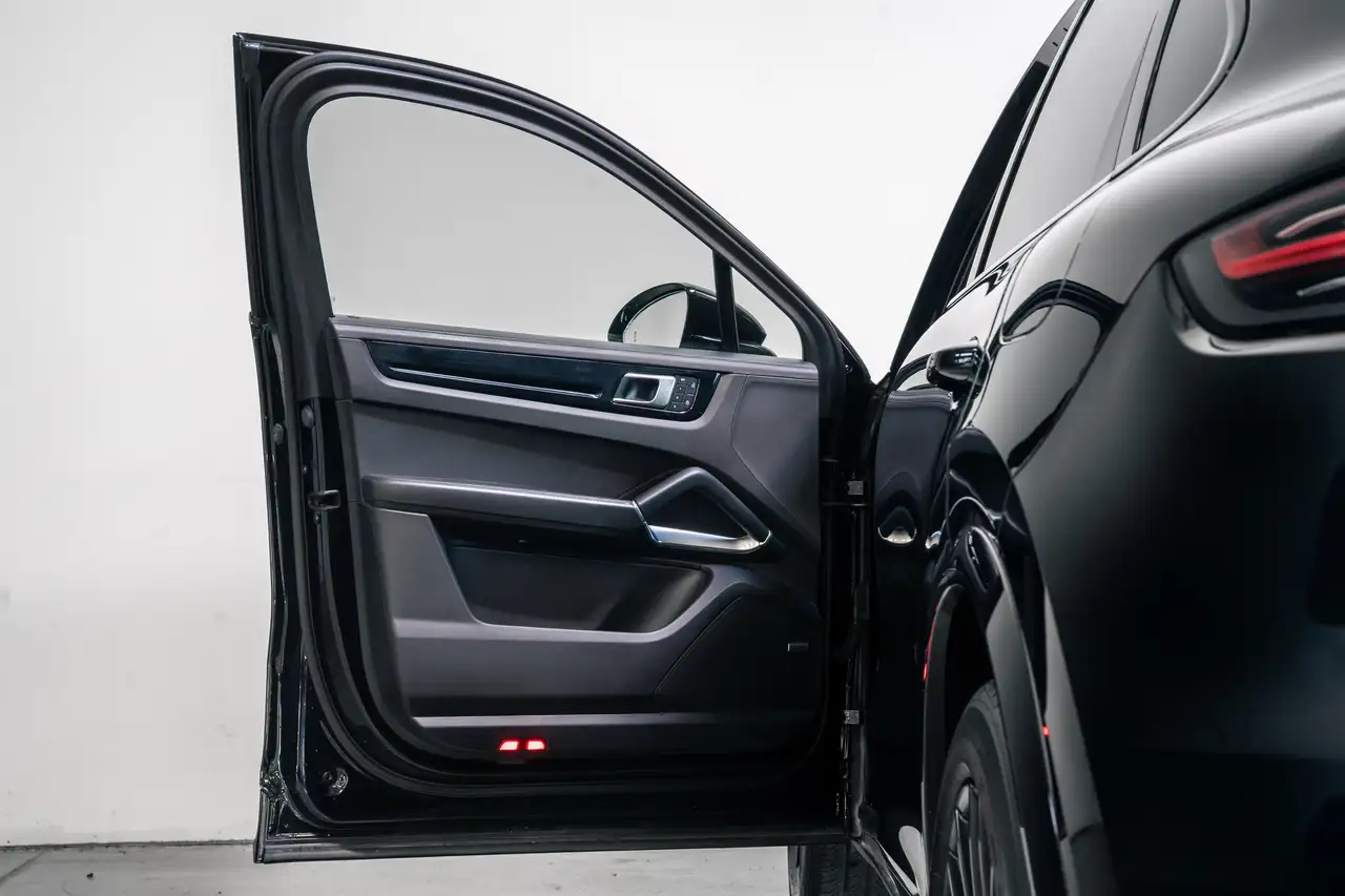 Porsche Cayenne - Image 8