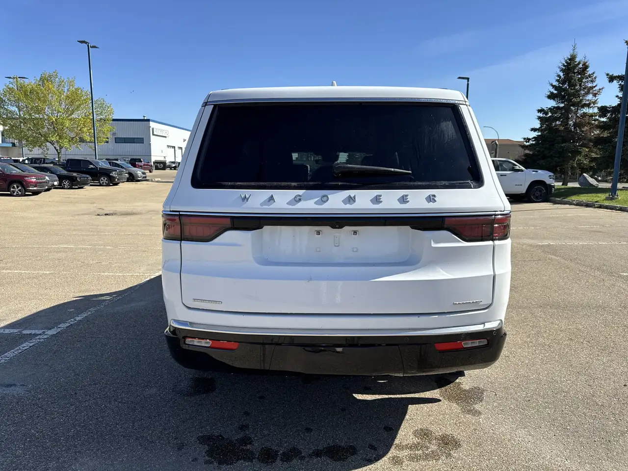 Jeep Wagoneer - Image 6