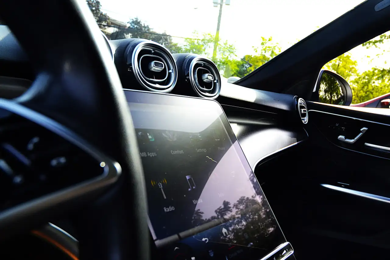 Mercedes-Benz C-Class - Image 22