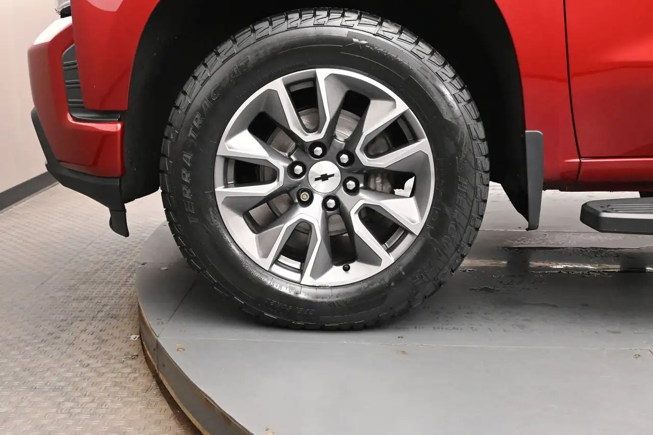 Chevrolet Silverado 1500 - Image 12