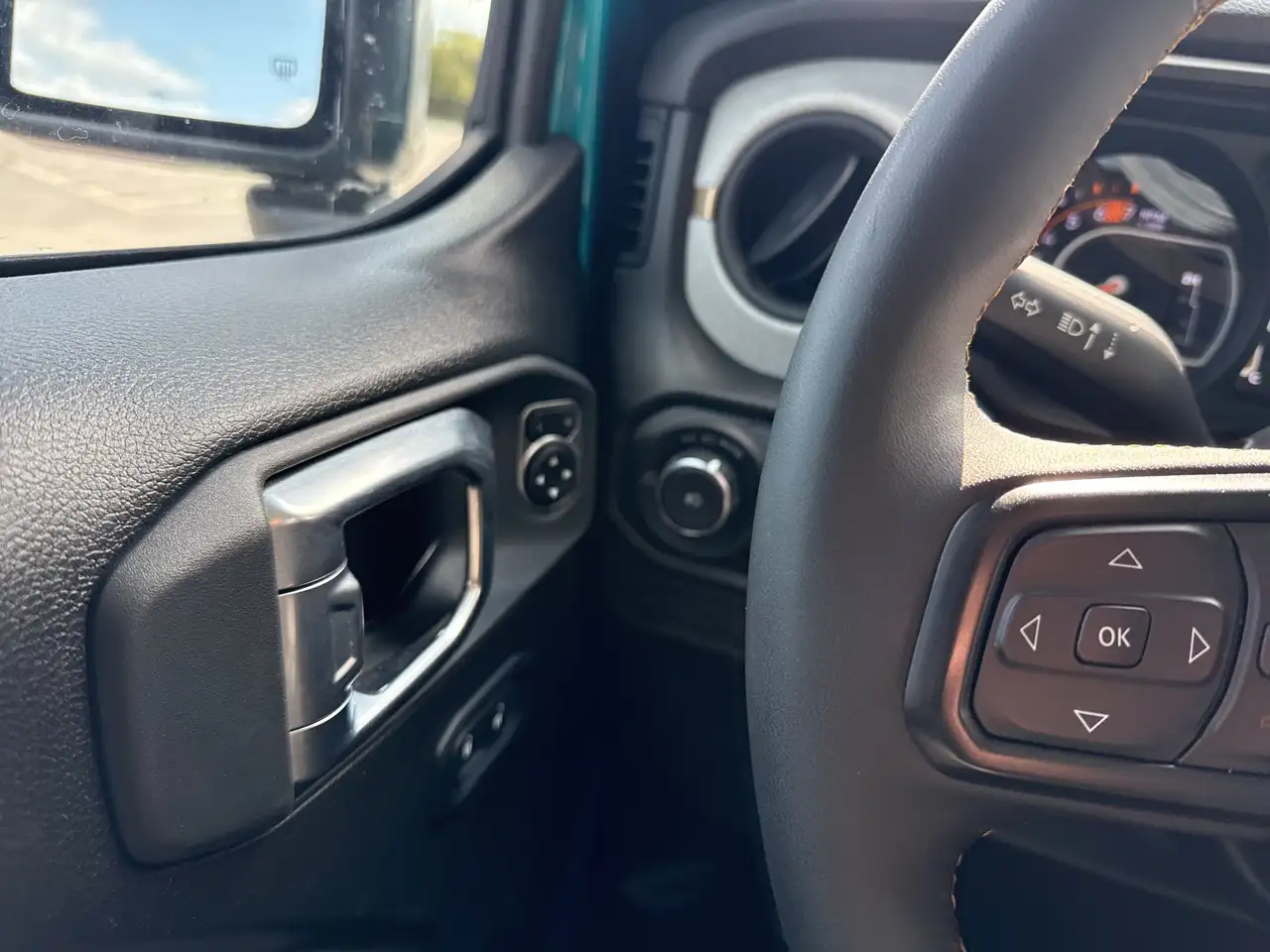 Jeep Wrangler - Image 11