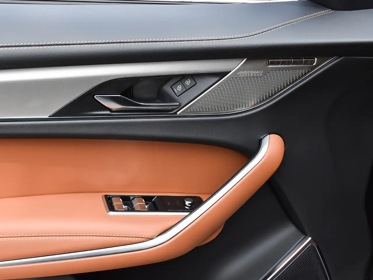 Jaguar F-Pace - Image 13