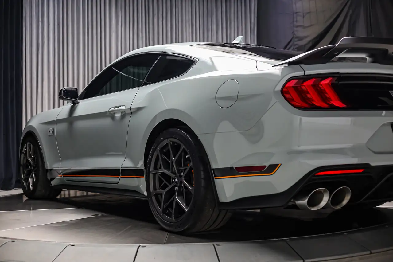 Ford Mustang - Image 20