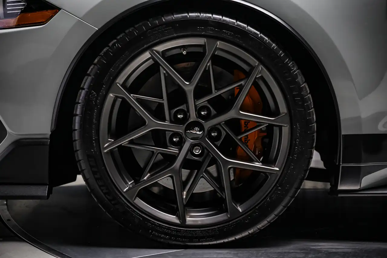 Ford Mustang - Image 16