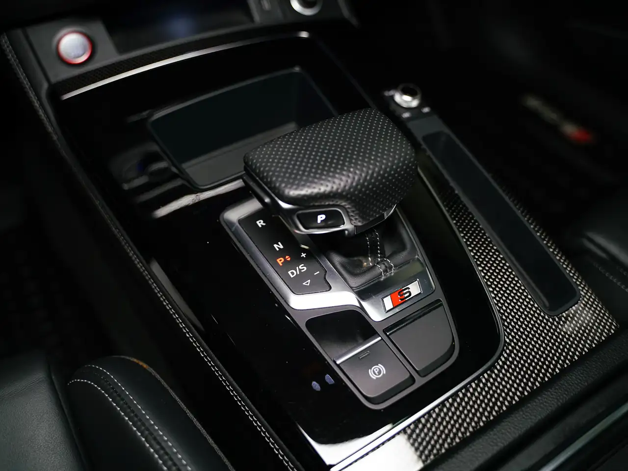 Audi SQ5 - Image 21