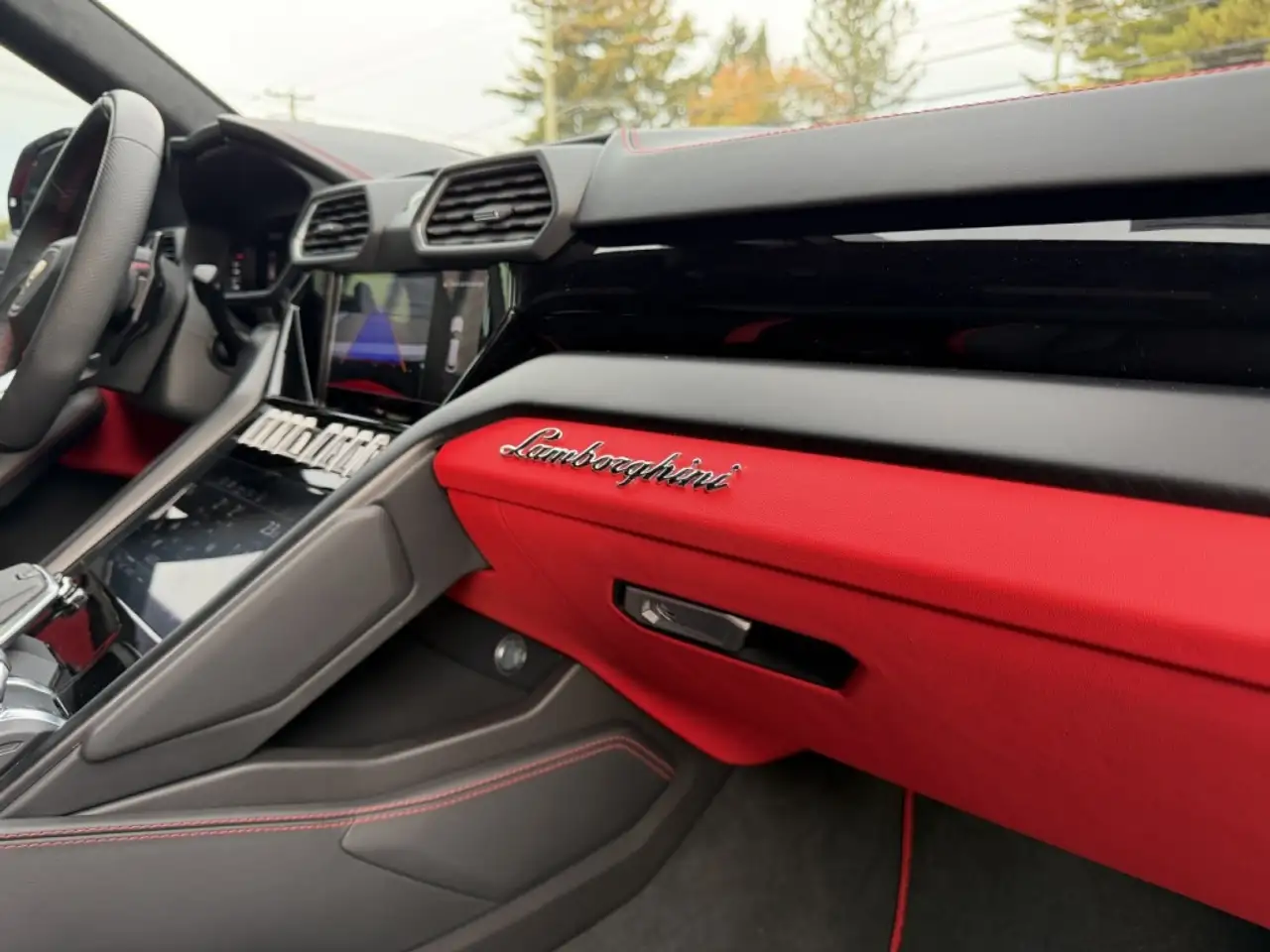 Lamborghini Urus - Image 22