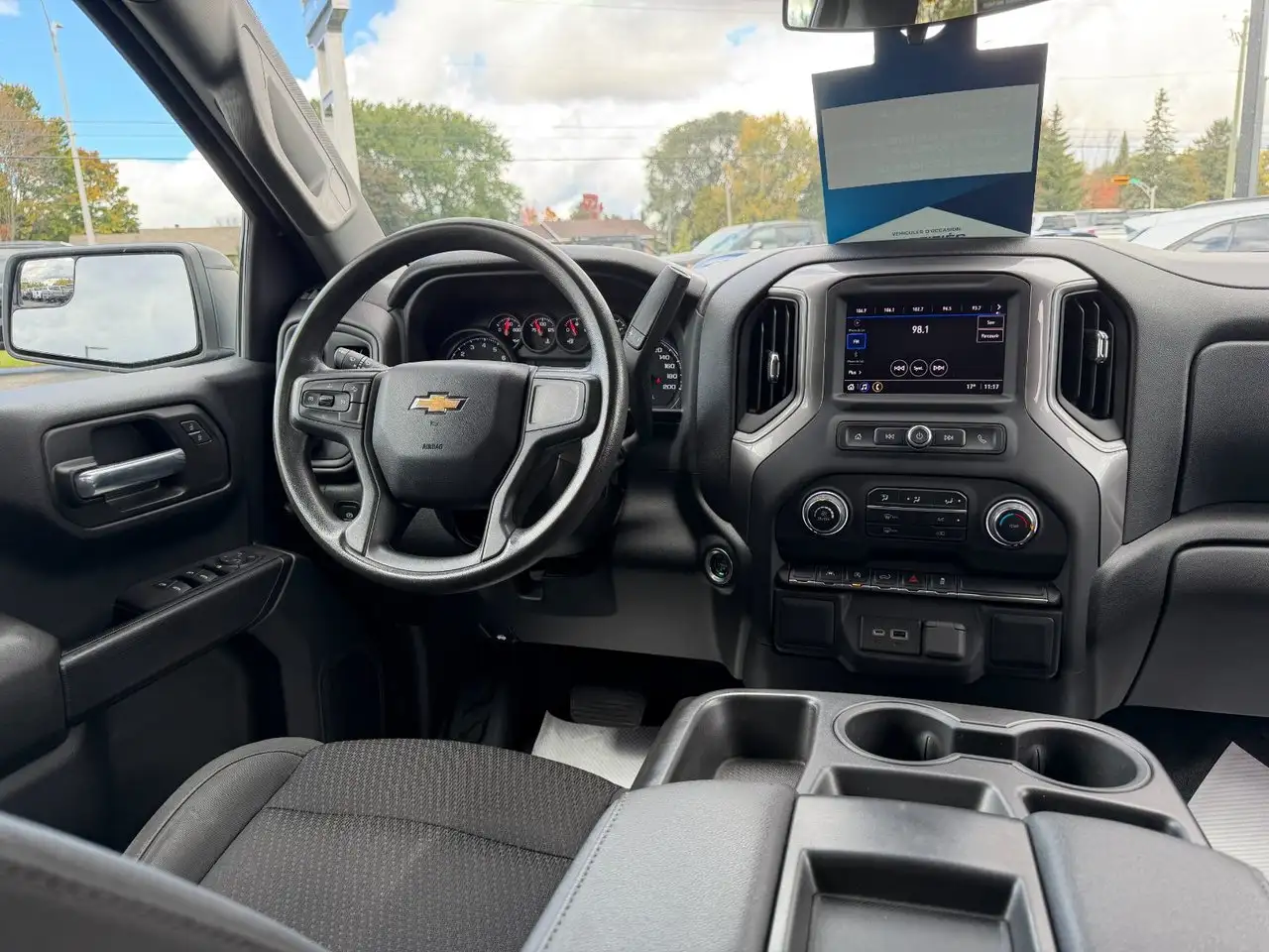 Chevrolet Silverado 1500 - Image 12