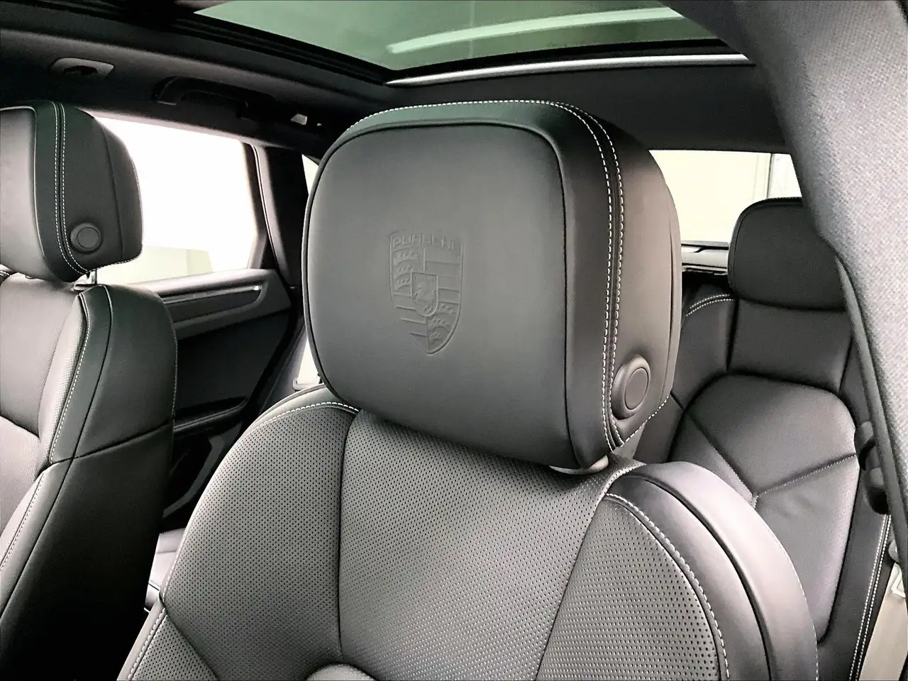 Porsche Macan - Image 13