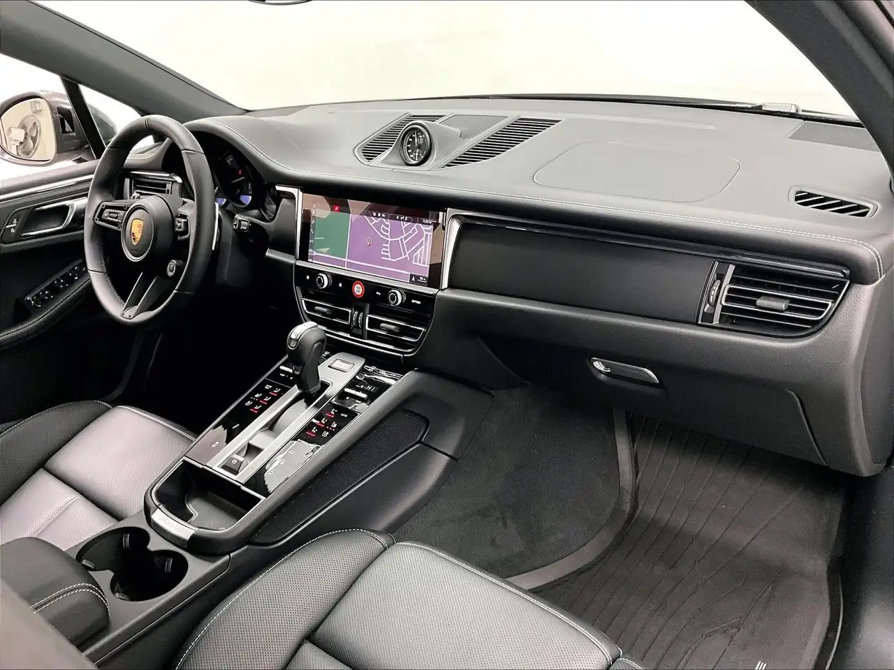 Porsche Macan - Image 27