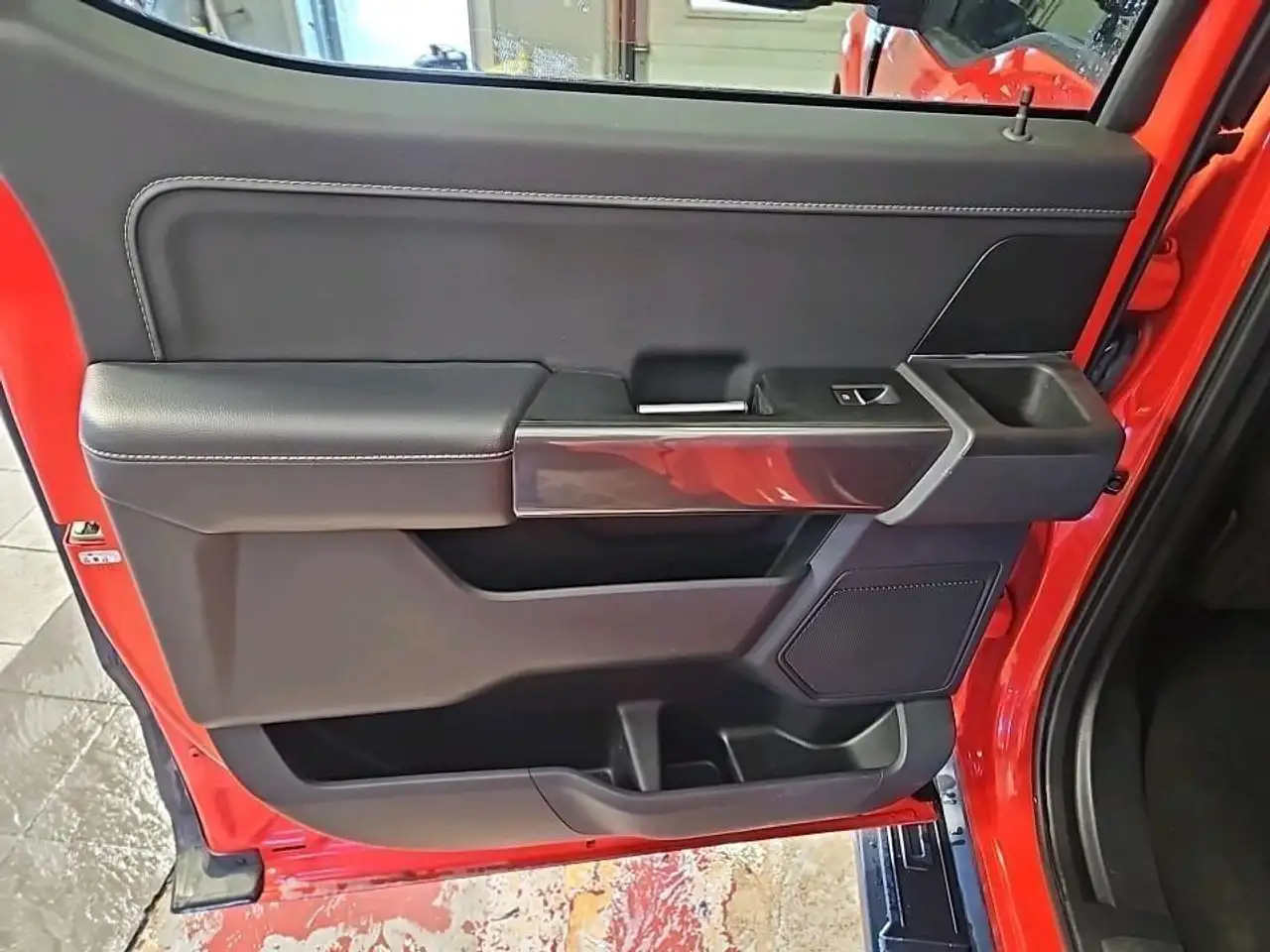 Ford F-150 - Image 8