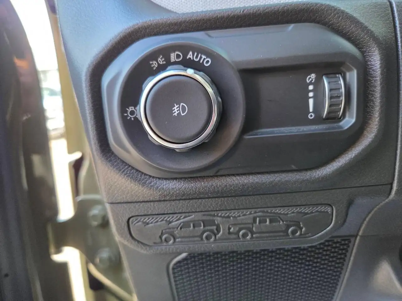 Jeep Wrangler - Image 13