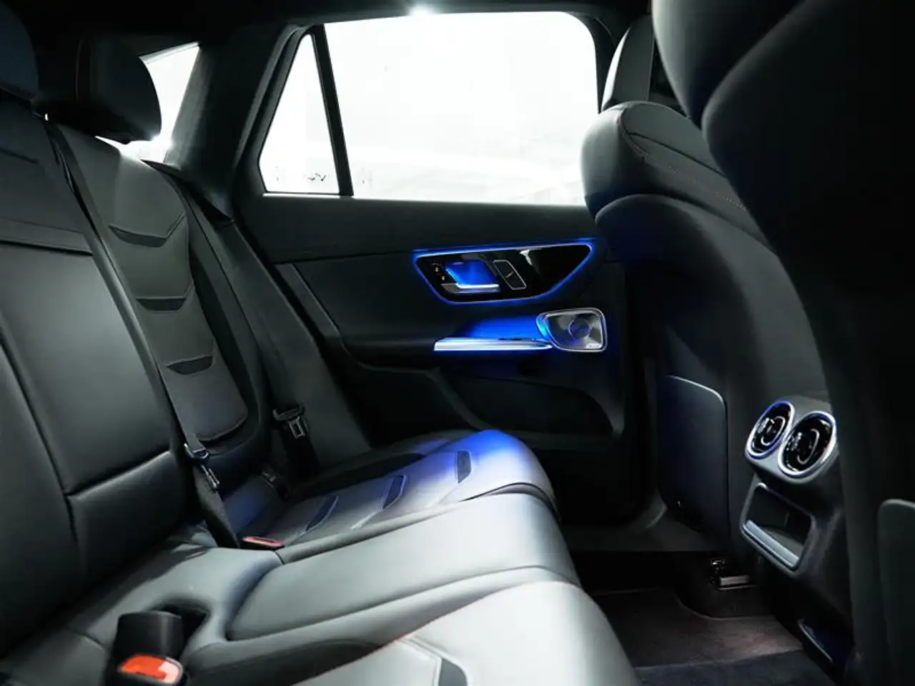 Mercedes-Benz GLC - Image 25