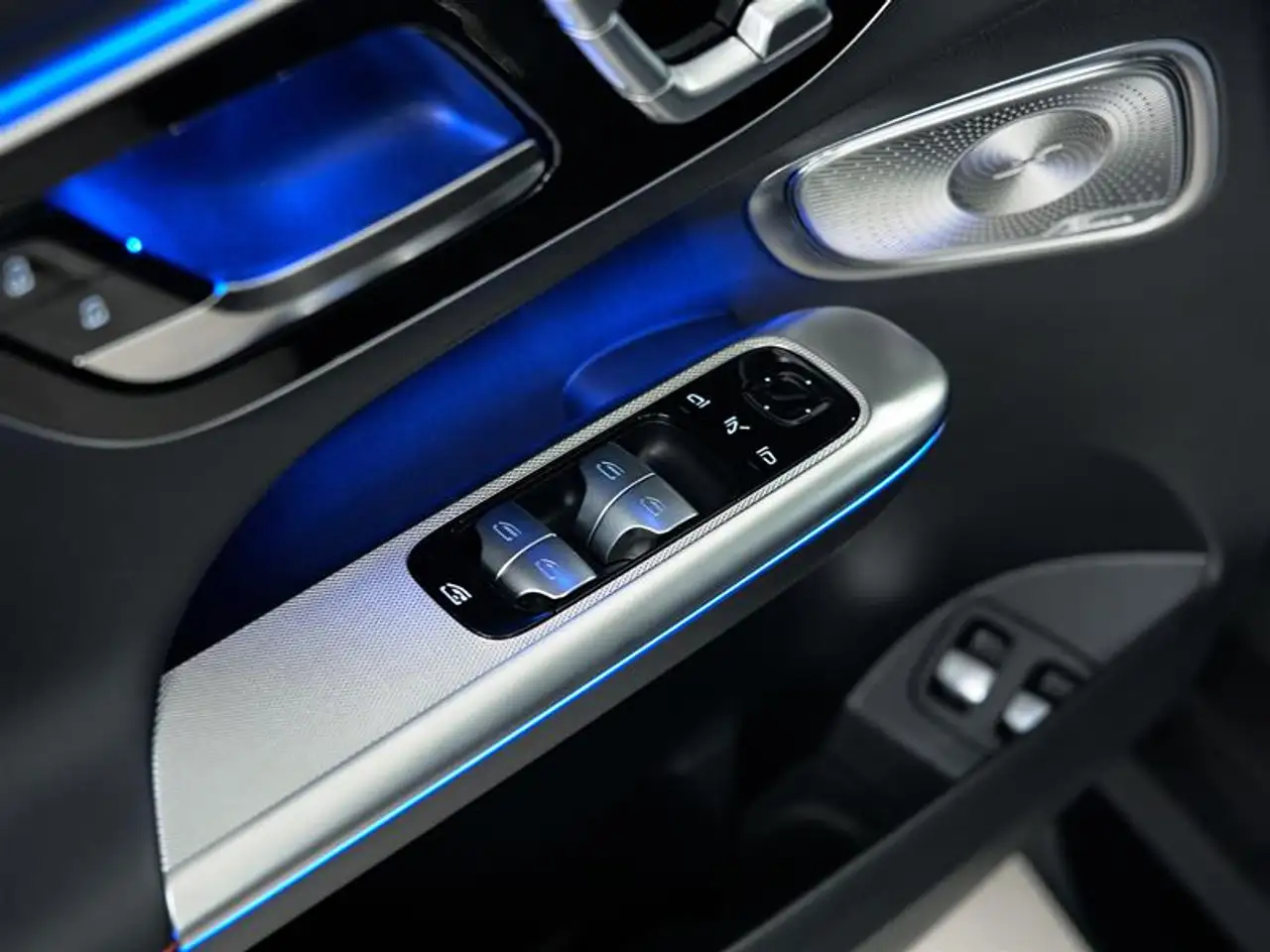 Mercedes-Benz GLC - Image 33