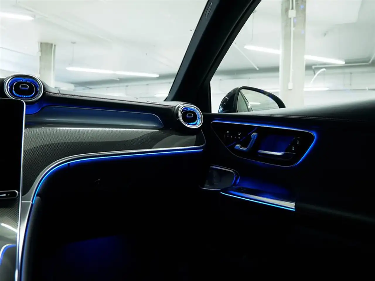 Mercedes-Benz GLC - Image 29
