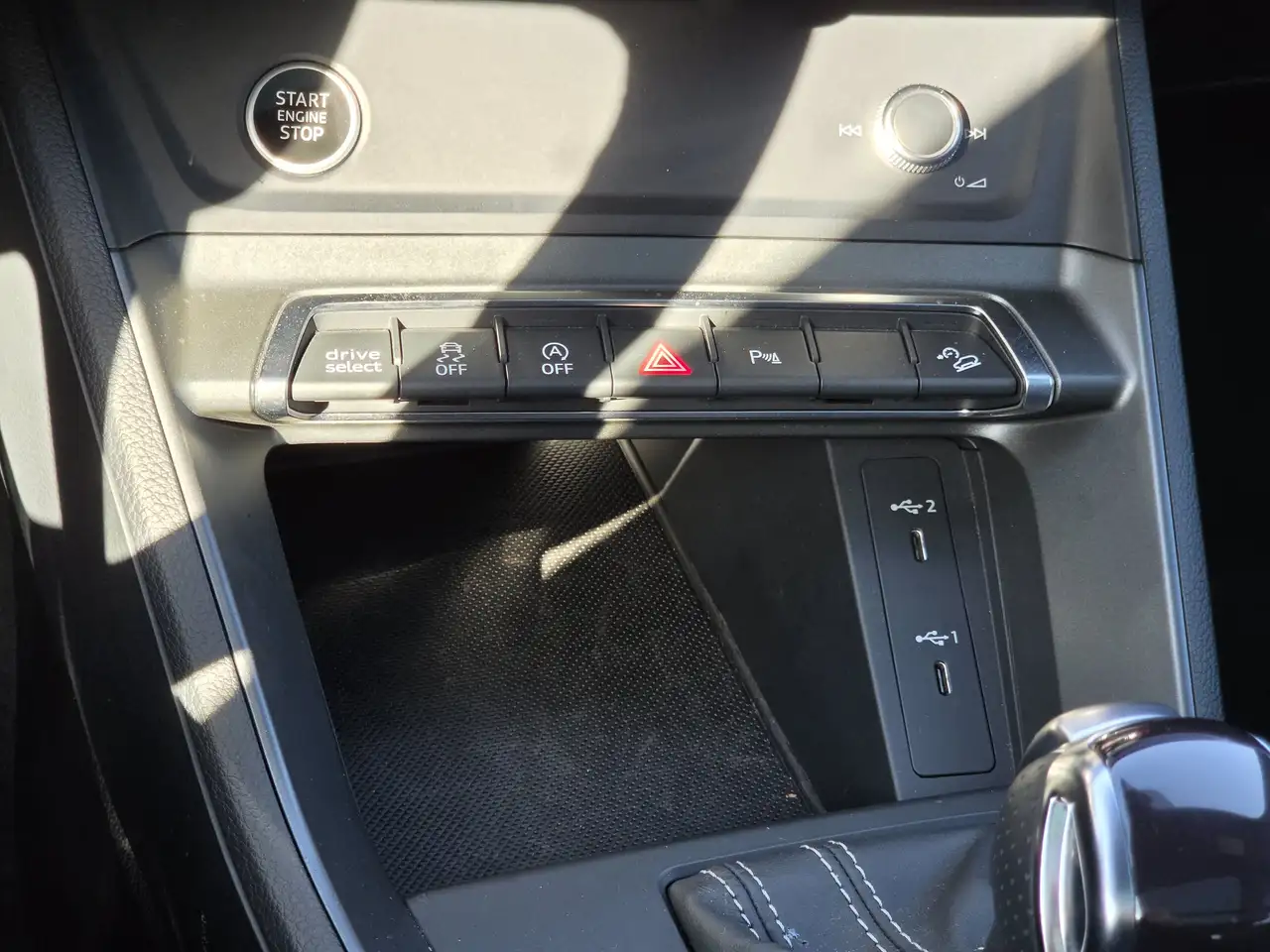 Audi Q3 - Image 33