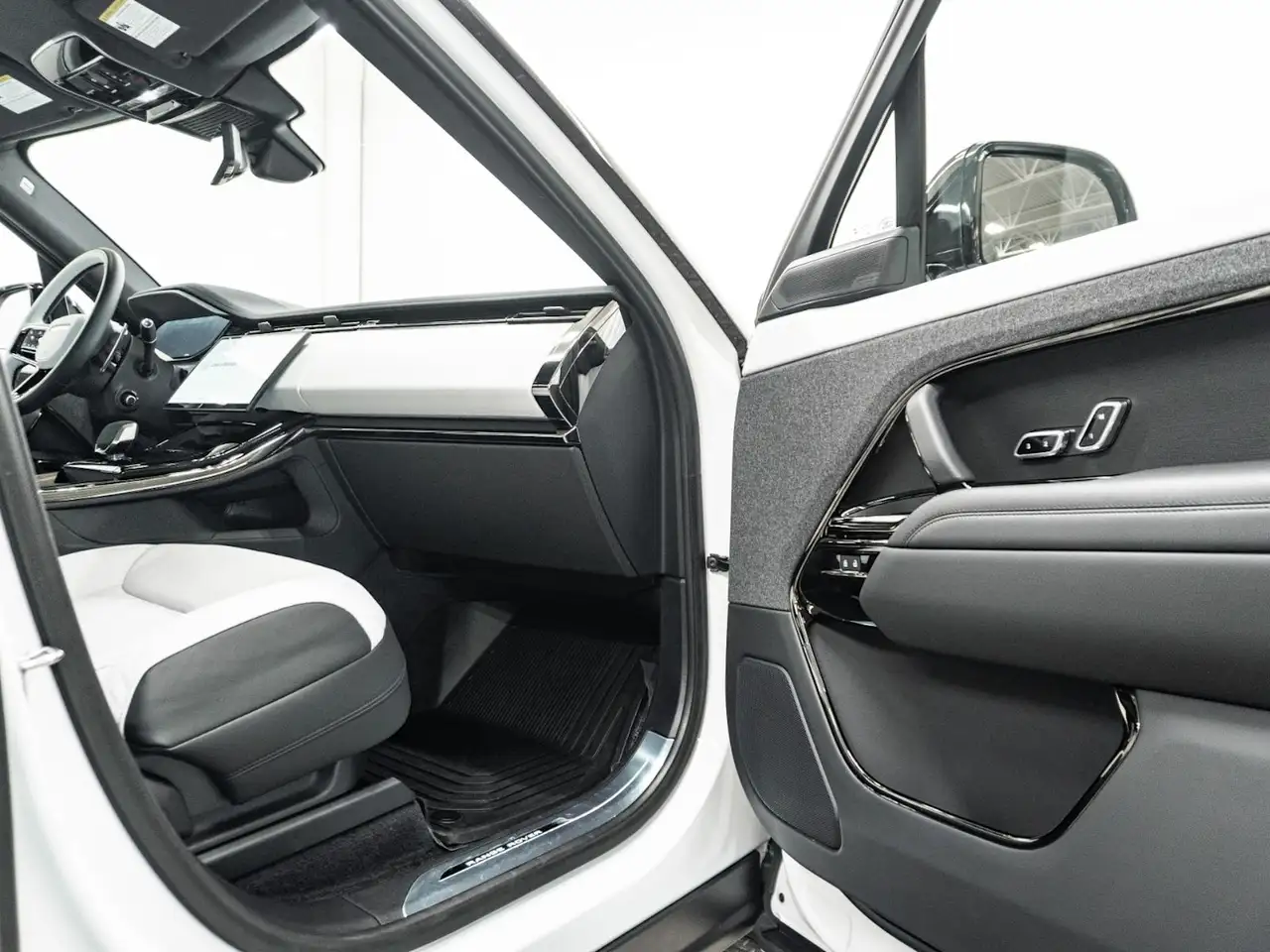 Land Rover Range Rover Sport - Image 26