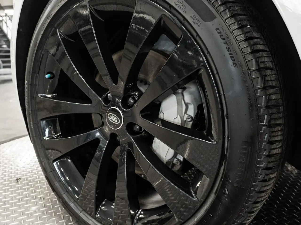 Land Rover Range Rover Sport - Image 12