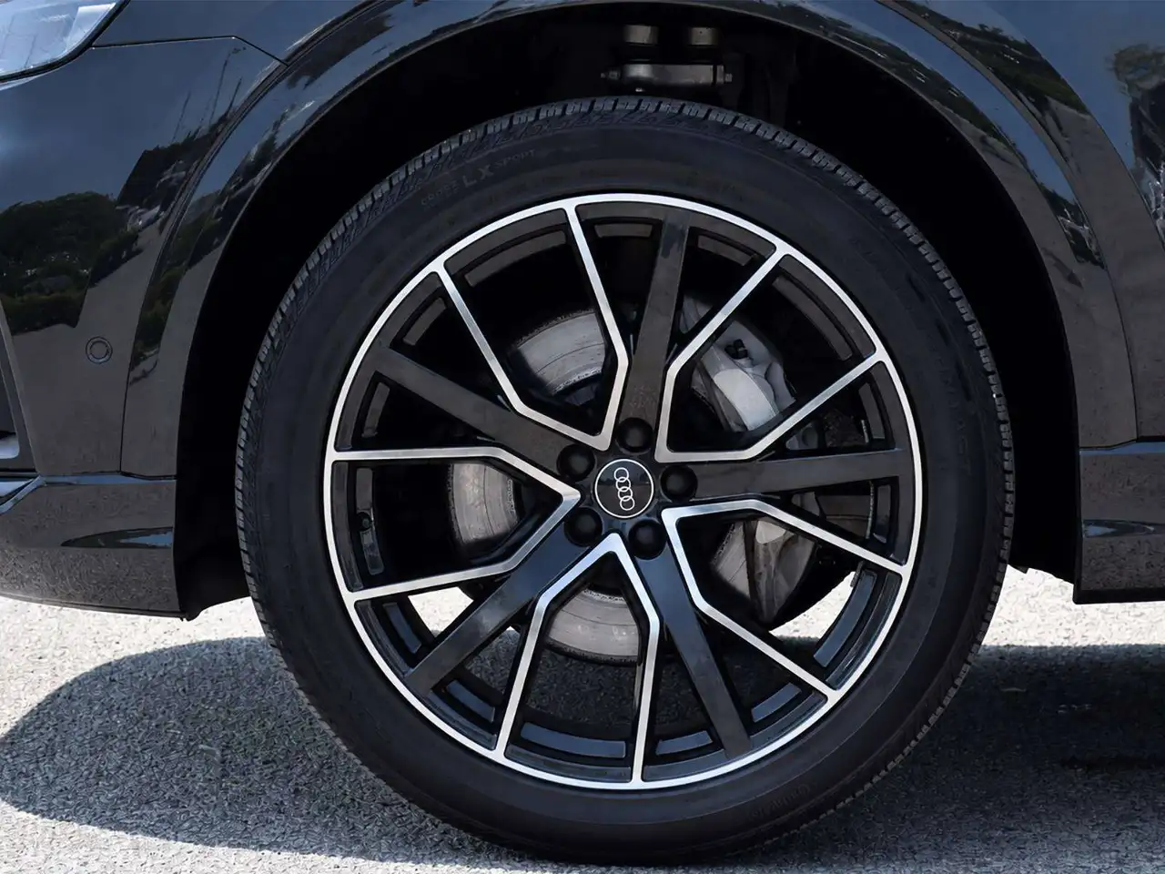 Audi Q8 - Image 10