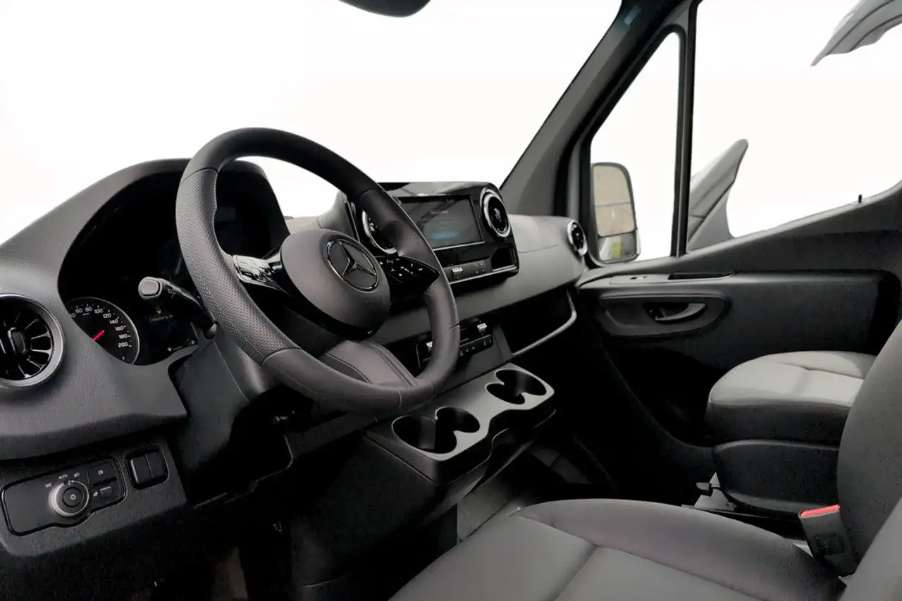 Mercedes-Benz Sprinter 2500 - Image 6