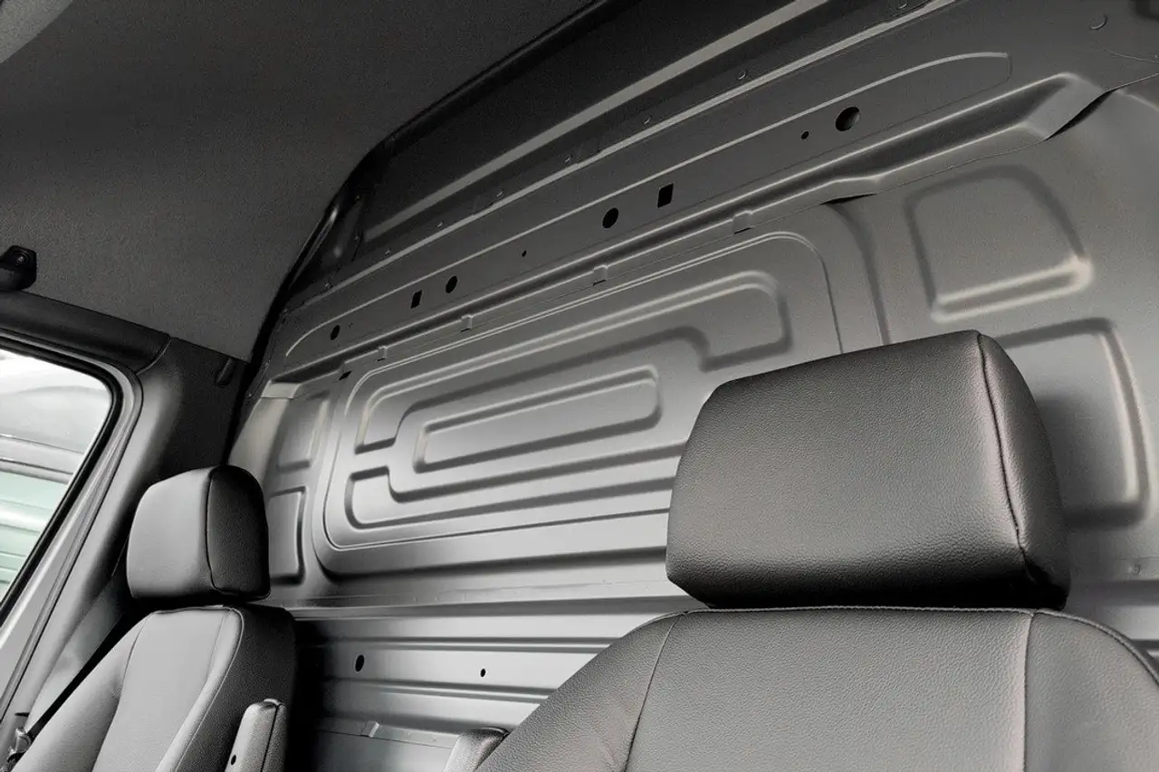 Mercedes-Benz Sprinter 2500 - Image 11