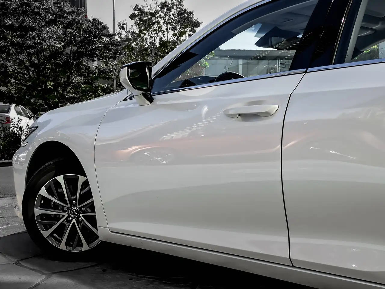 Lexus ES - Image 6