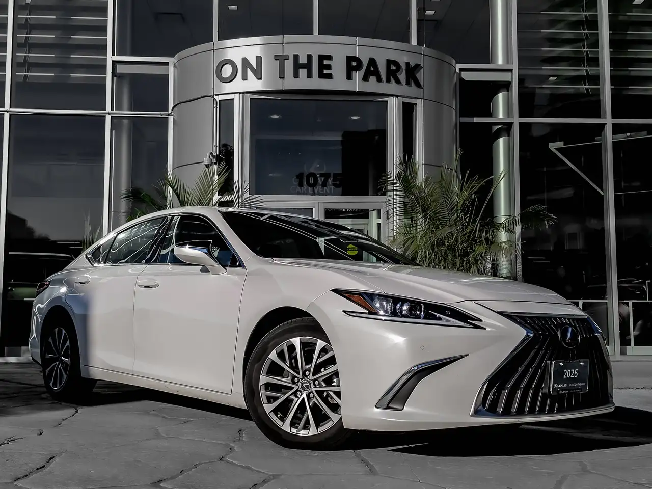 Lexus ES - Image 2