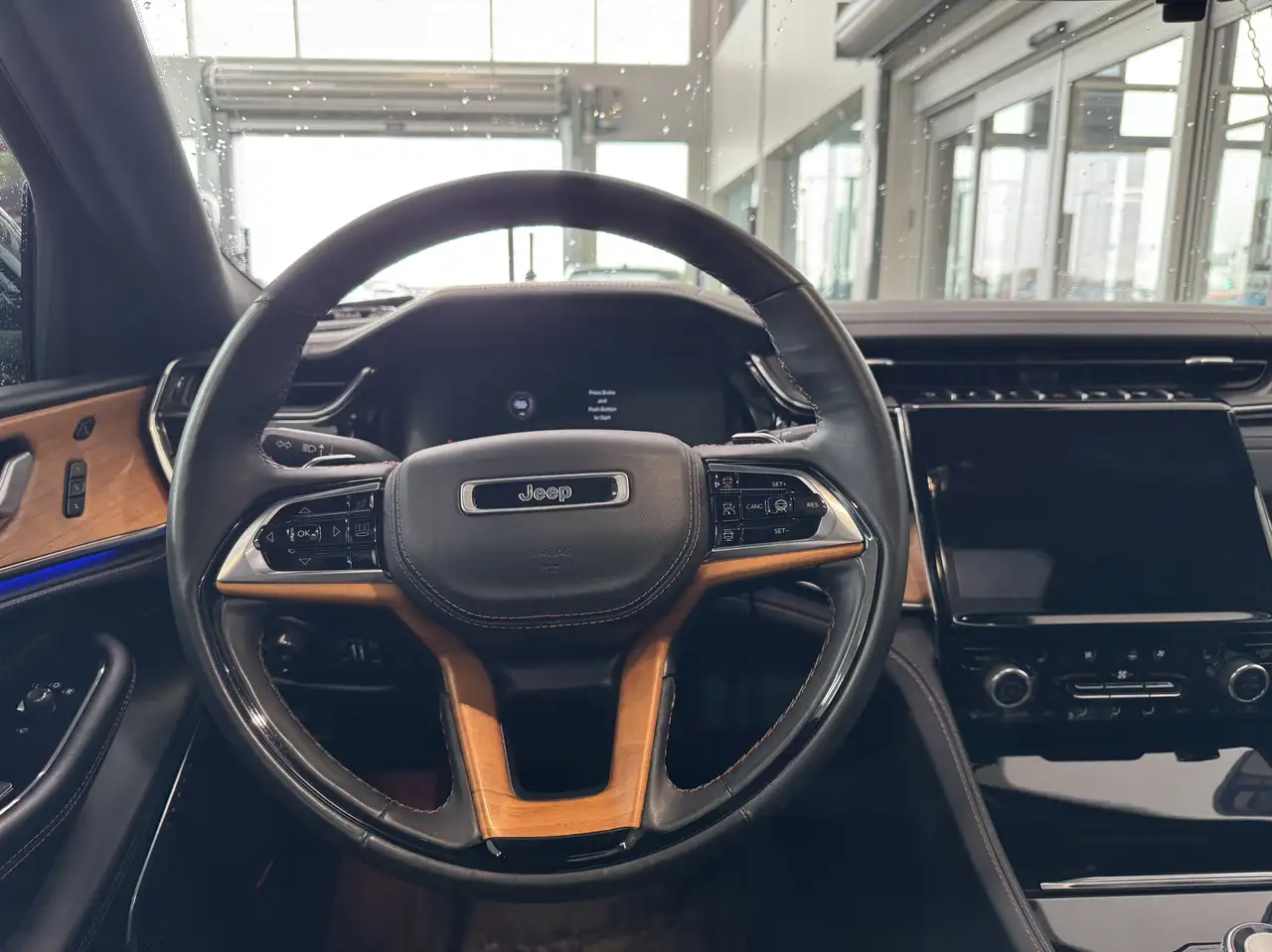 Jeep Grand Cherokee - Image 13