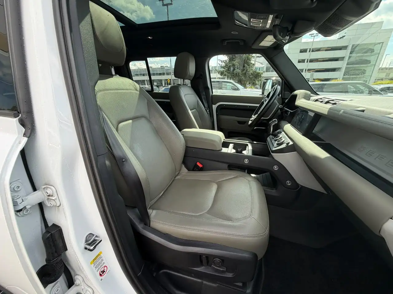 Land Rover Defender - Image 18