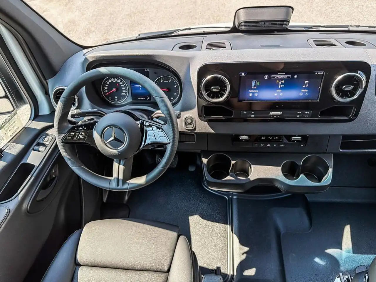 Mercedes-Benz Sprinter - Image 9