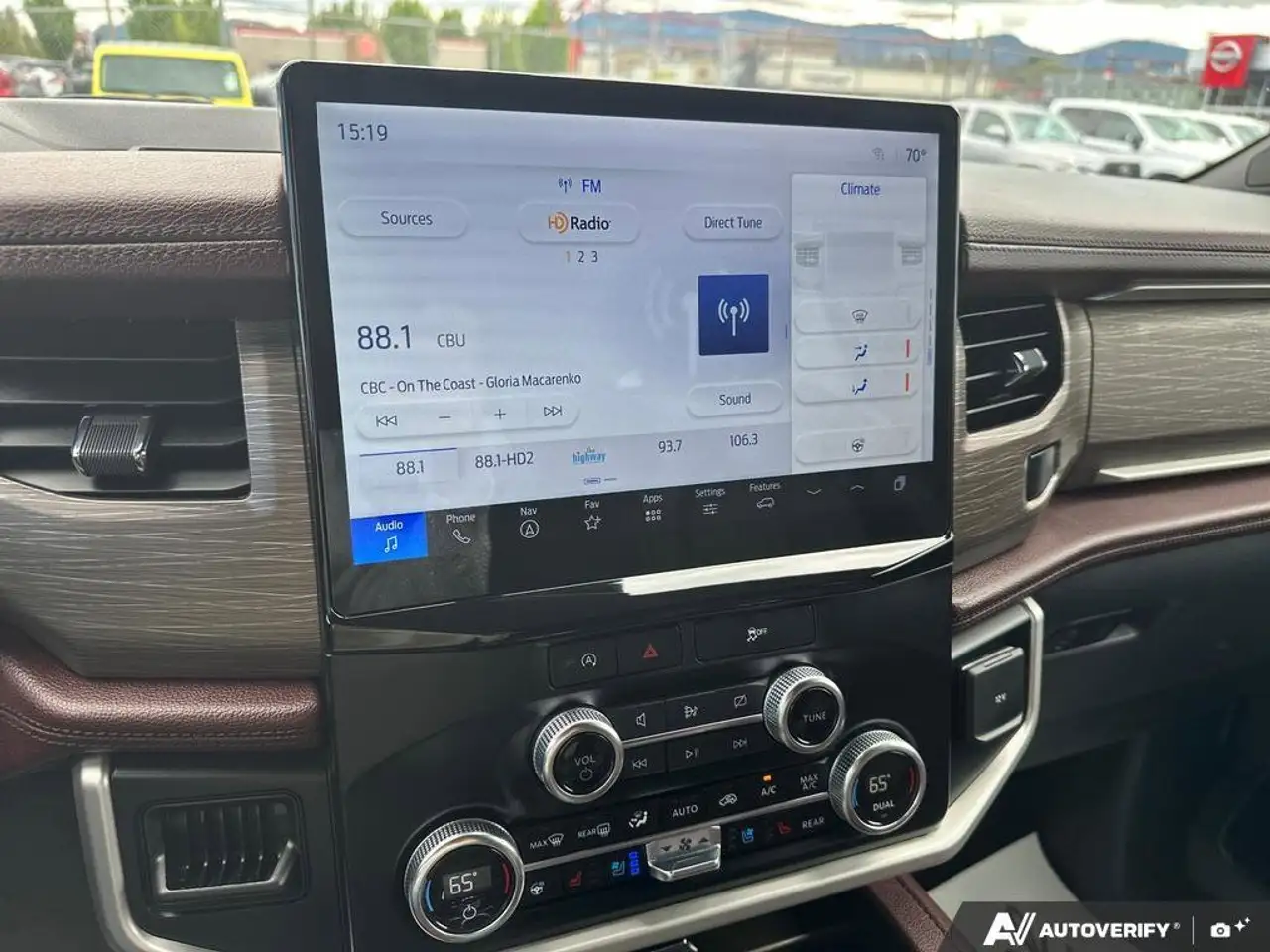Ford Expedition - Image 19