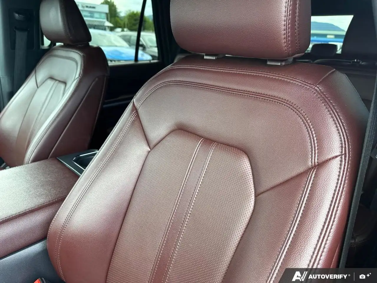 Ford Expedition - Image 20