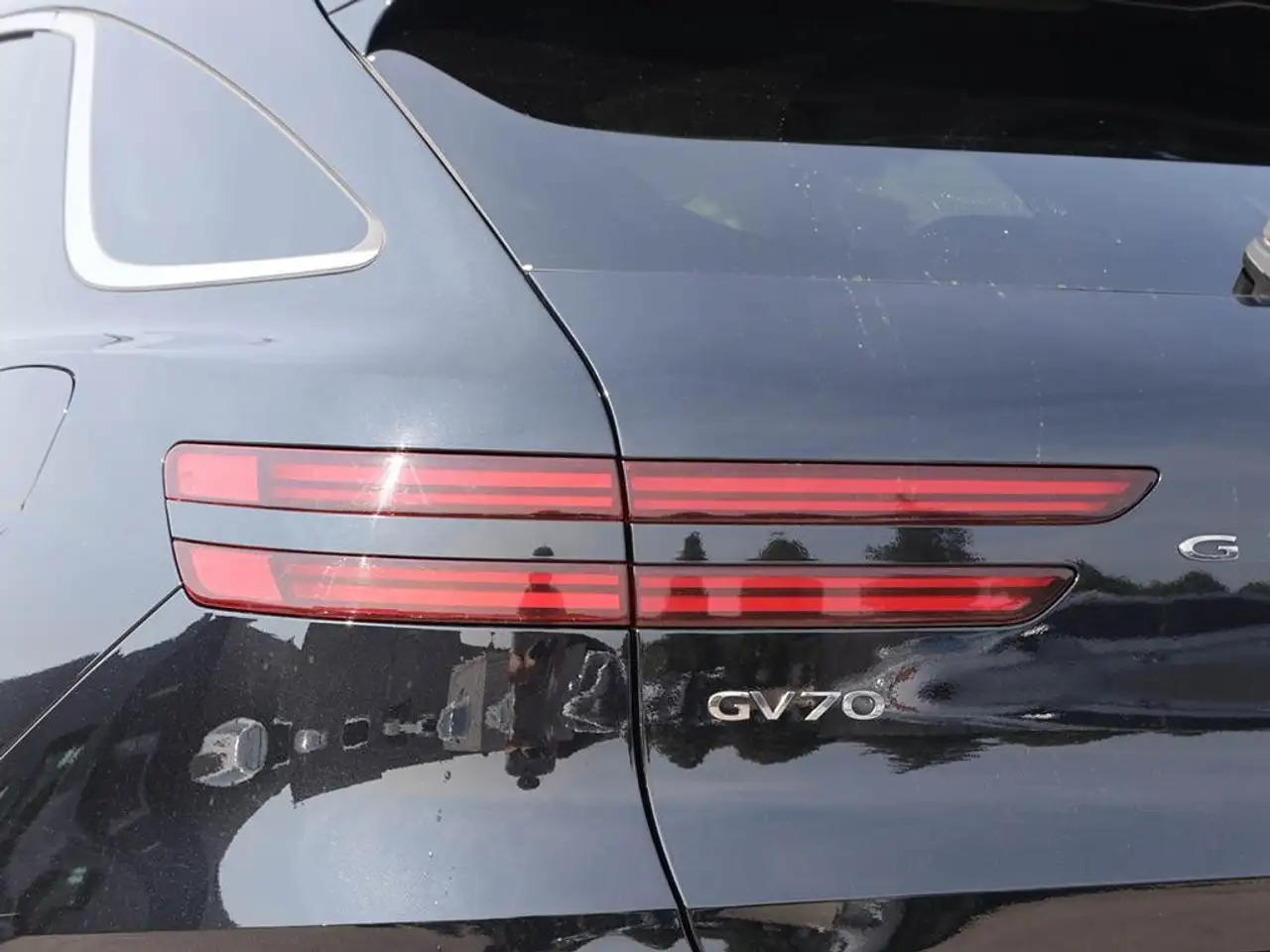 Genesis GV70 - Image 12