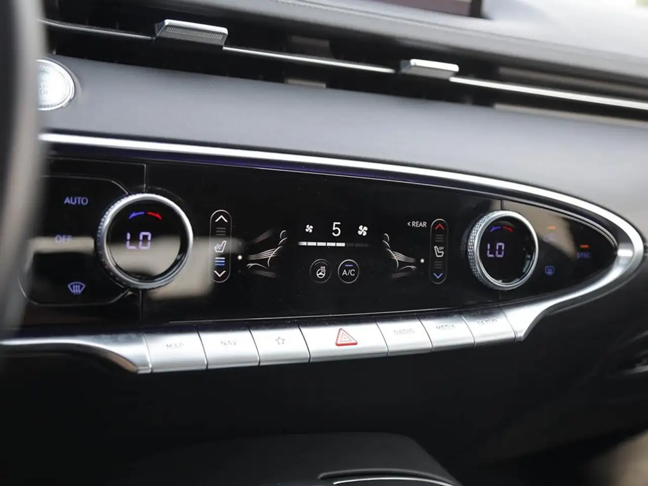 Genesis GV70 - Image 20