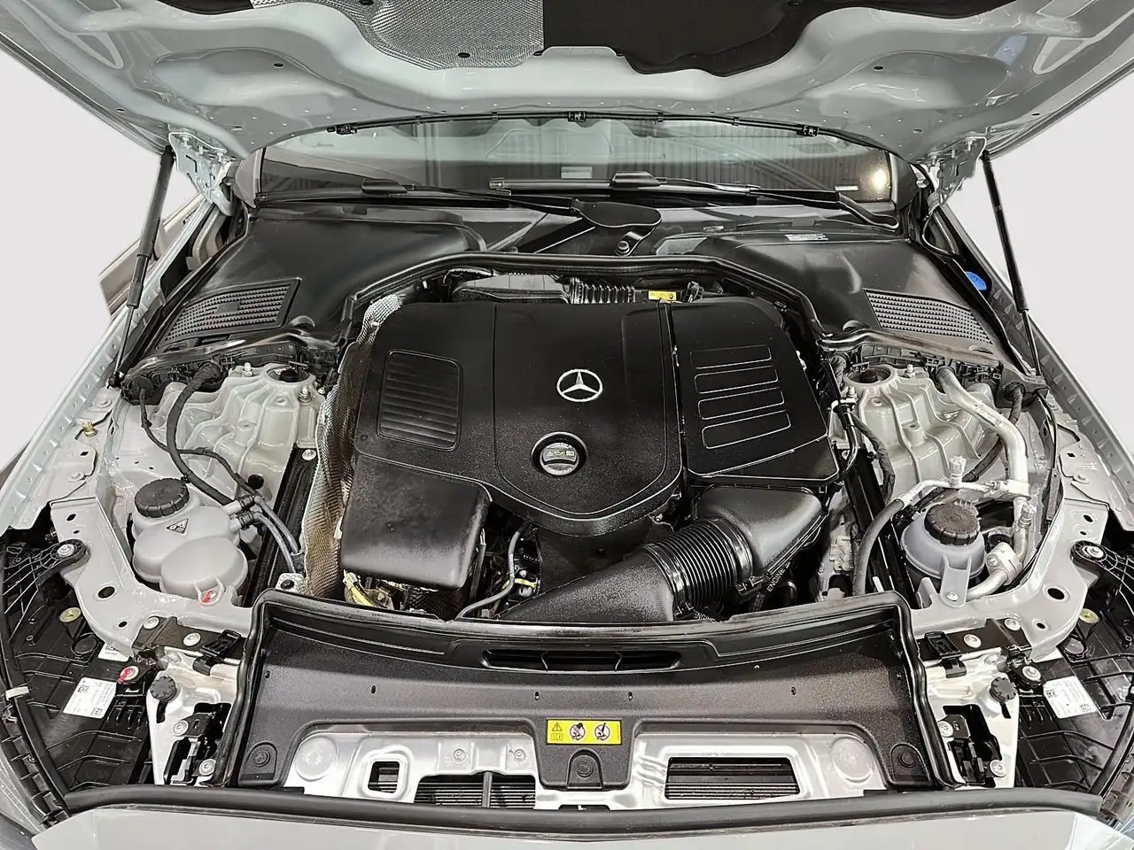 Mercedes-Benz C-Class - Image 18